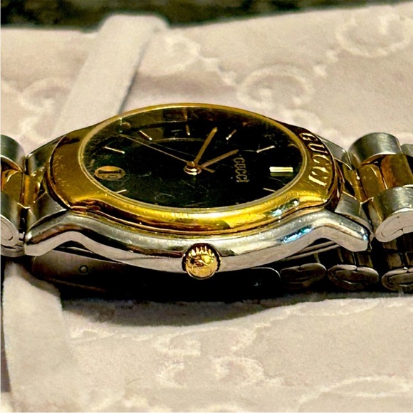 🦁 Gucci Embossed Watch - Picture 11 of 14